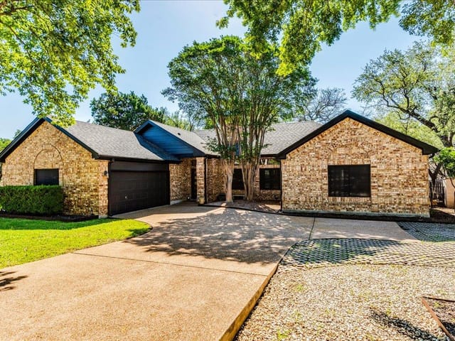 View 107 Copperleaf RD in Lakeway Sec 24 107 Copperleaf RD - property photo 1 - Luxury home in Lakeway Sec 24, Lakeway, TX