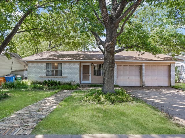 107 E Longspur Blvd