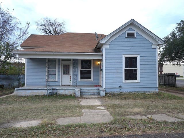 107 S Crockett Ave