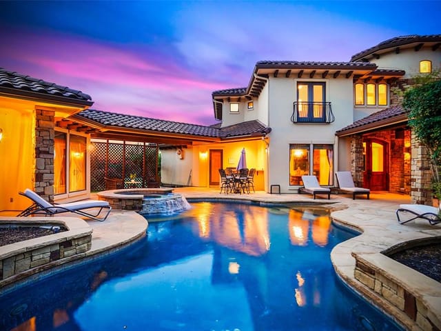 107 Shore Oaks CT