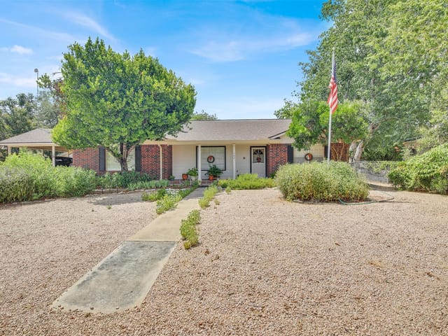 View 107 Taylor DR 107 Taylor DR - property photo 1 - Luxury home in Spicewood, TX