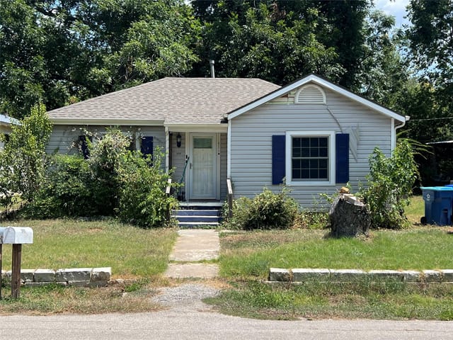 107 W 7th ST