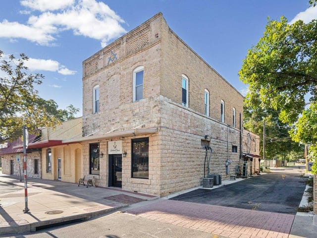 107 W Center ST