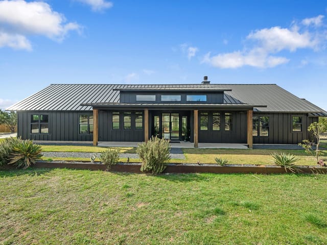 107 W Lakeshore DR