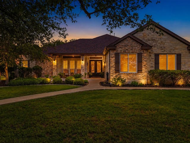 107 W Majestic Oak LN