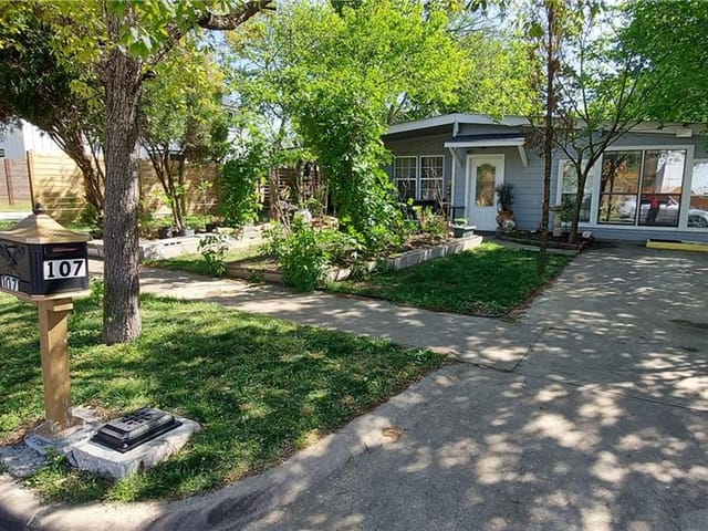 107 W Odell St W