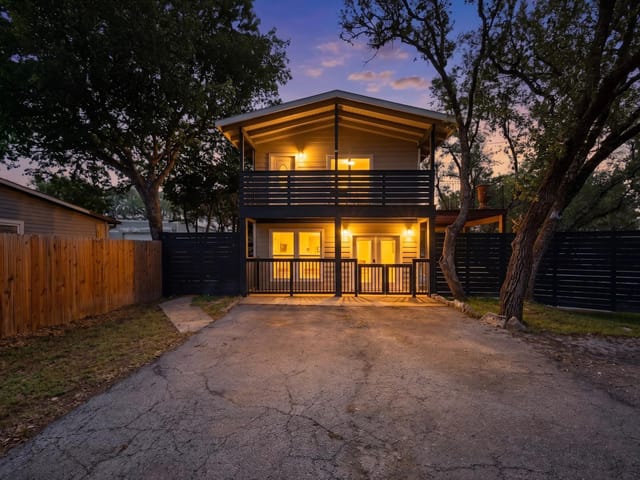 1070 Timberlane DR