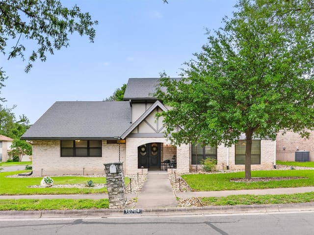 10704 Doering Ln