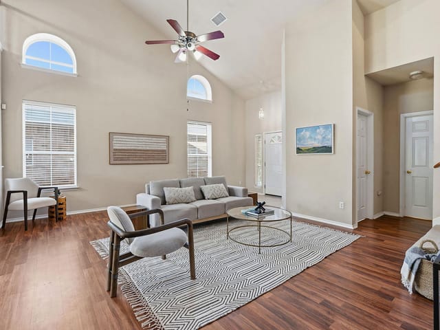 10704 Harley Ave