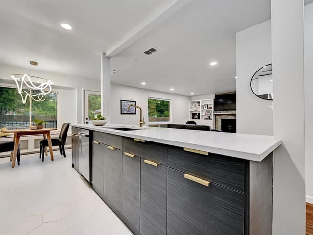 10711 Lambert Cir