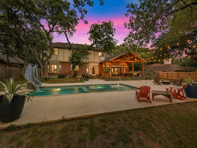 10712 Shackelford Dr