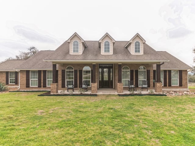 10715 Regal Oaks Dr