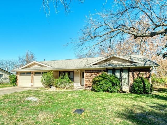 108 Fairlane Dr