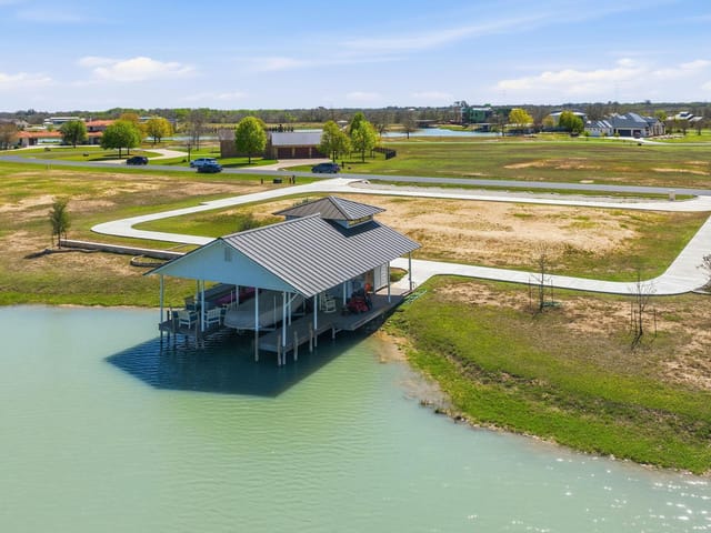 108 Lakeside Cv
