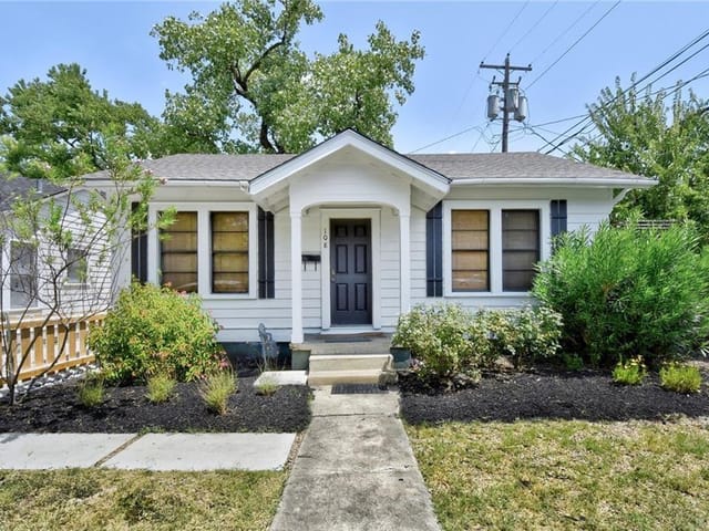 108 W Live Oak St