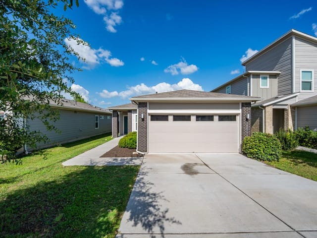 10801 Meris LN