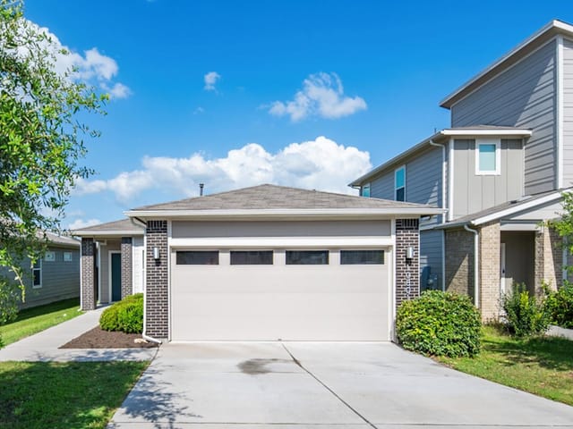 10801 Meris LN