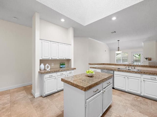 10803 Redgate Ln