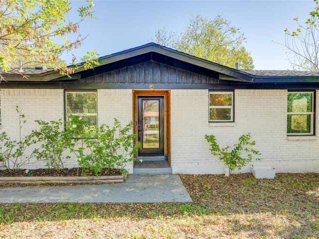 10805  Plains Trl