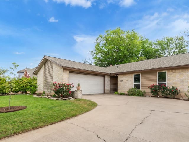 10809 Parkfield DR
