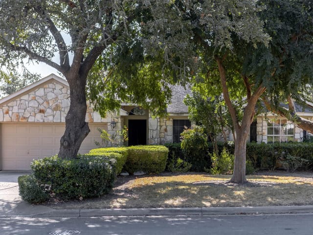 10825 Beachmont Ln
