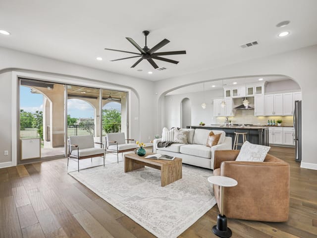109 Charmstone LN