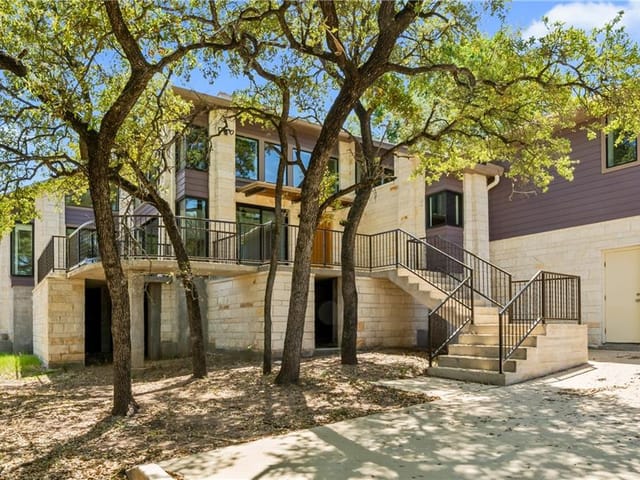 109 Lake Hills DR