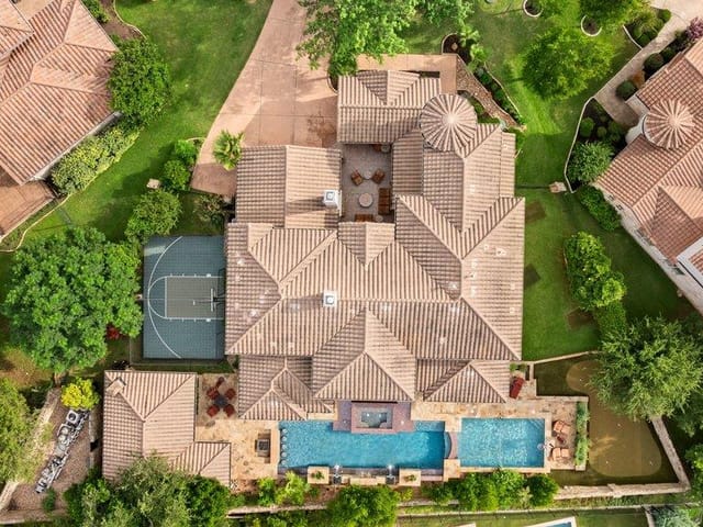 View 109 Largo CV in Rough Hollow Sec 10 109 Largo CV - property photo 1 - Luxury home in Rough Hollow Sec 10, Austin, TX