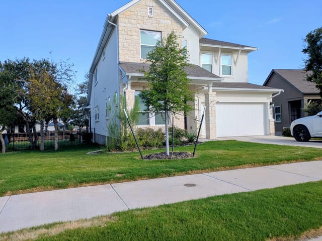 109 Monterey Oak Trl
