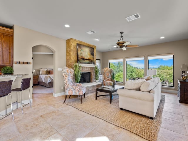 109 Oak Glen Cv