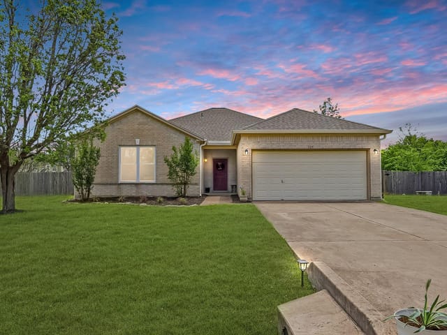 109 Silver Lace LN