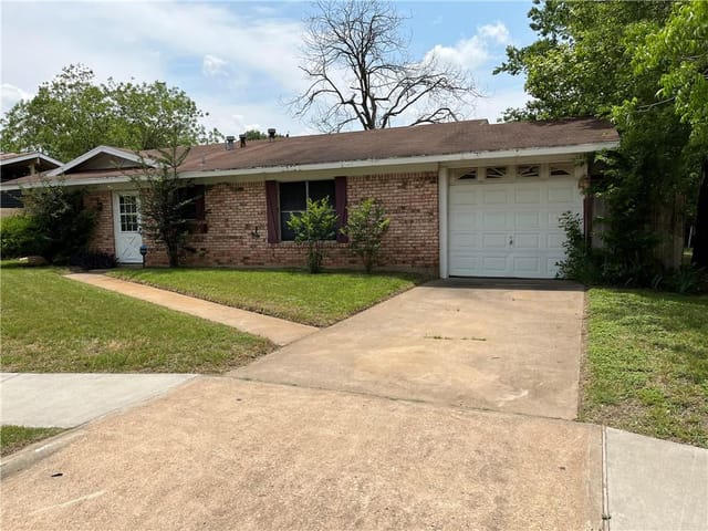 109 W Crestland Dr