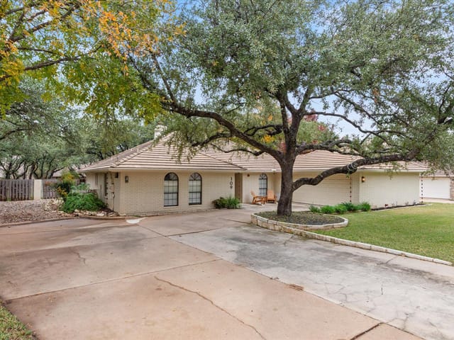 109 White Sands Dr