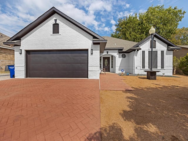 10901 Parkfield DR
