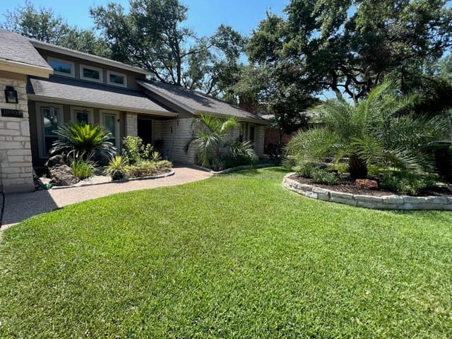 10904 Wintergreen Hl