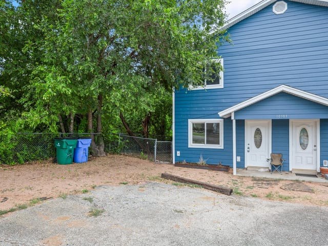 10905 Elm ST