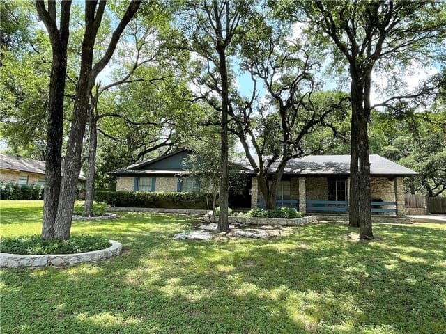 10905 Shady Hollow Dr