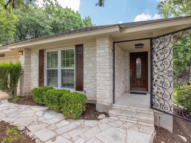 10909 Grapevine Ln