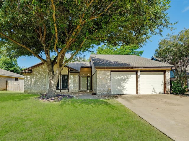 10915 Thicket TRL