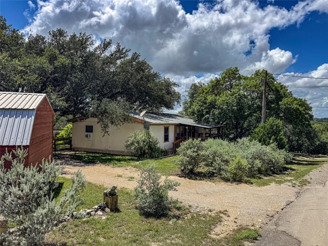 1092 Willow DR
