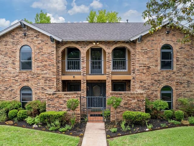 10920 Preston Trails Dr