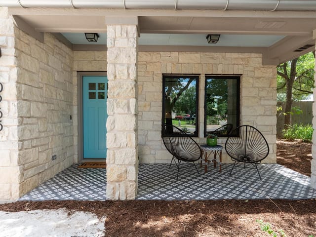 10933 Beachmont Ln
