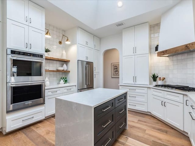 10936 Bexley Ln