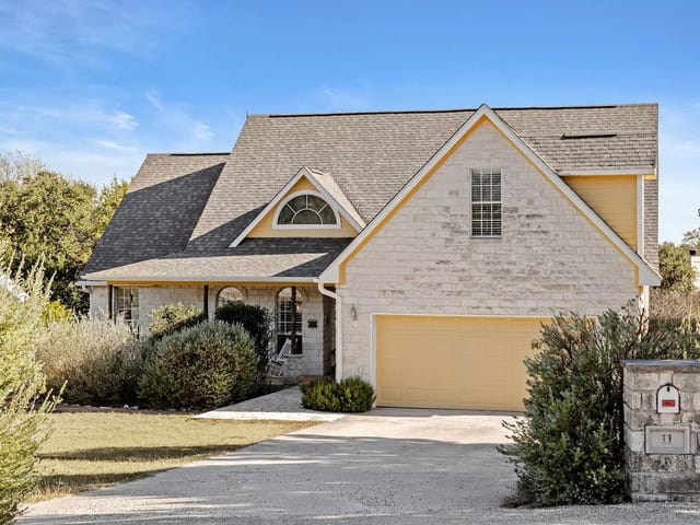 11  Elmwood Cir