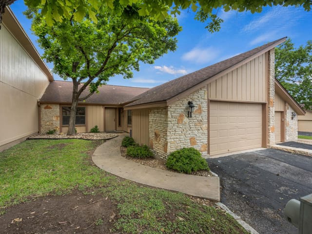 11 Oaks Pl