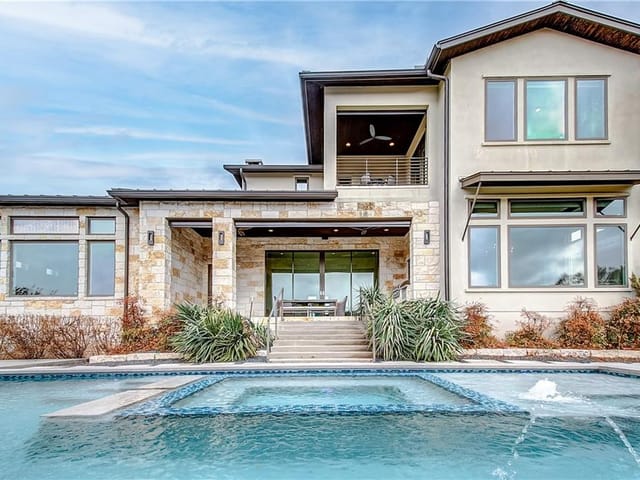110 Bisset Ct