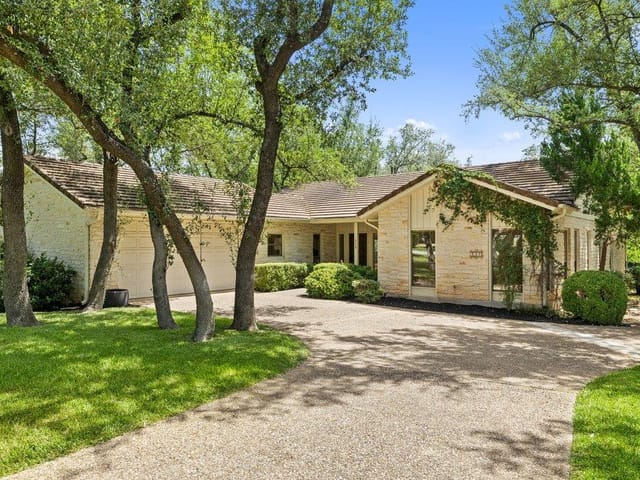 View 110 Blue Jay DR in Lakeway Sec 16-D 110 Blue Jay DR - property photo 1 - Luxury home in Lakeway Sec 16-D, Lakeway, TX