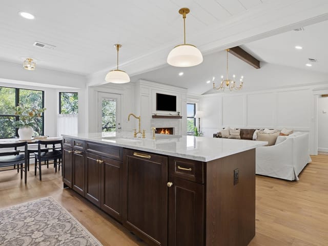 110 Skyview LN