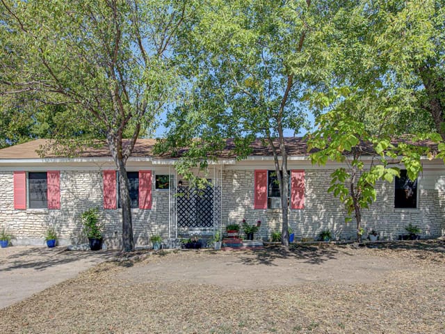 110 W Saint Johns Ave