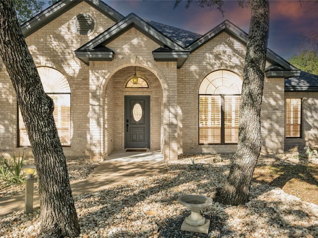 110 Wallace Riddell Dr